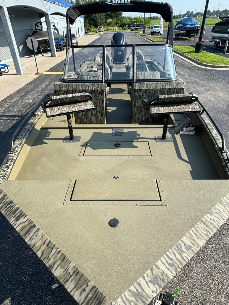 Slide: The Image of SeaArk Pro Cat 240 2026 - 9