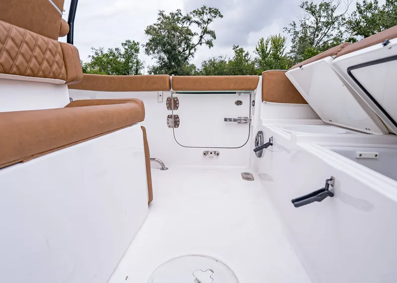 Slide: The Image of Sea Hunt Ultra 255 SE 2026 - 12