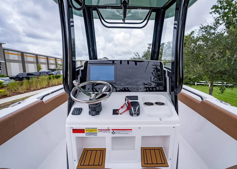 Slide: The Image of Sea Hunt Ultra 255 SE 2026 - 14