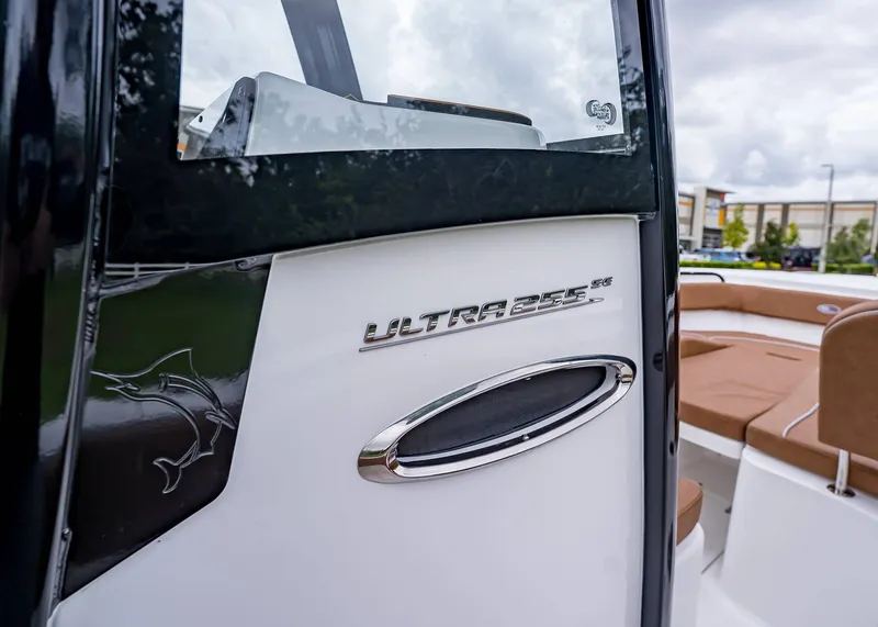 Slide: The Image of Sea Hunt Ultra 255 SE 2026 - 17