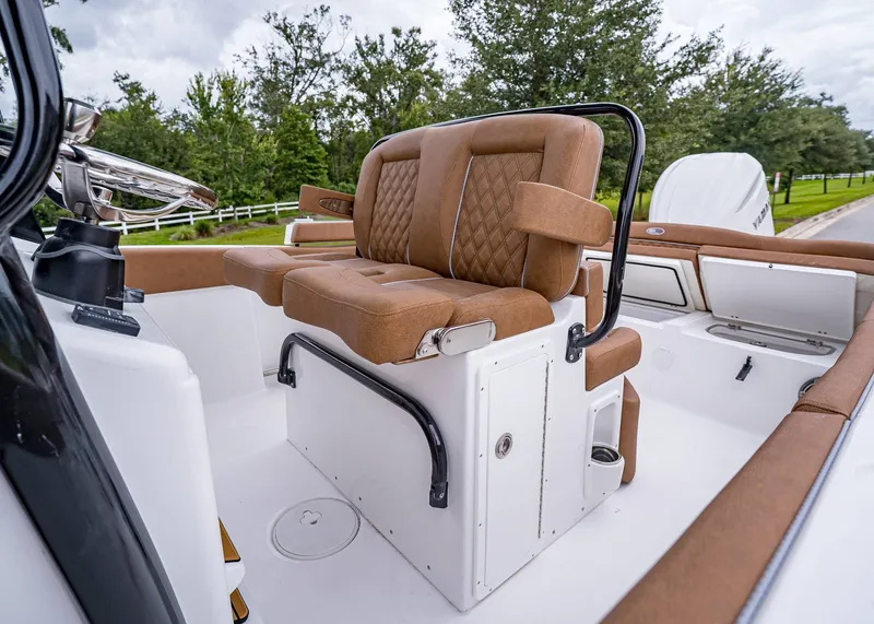 Slide: The Image of Sea Hunt Ultra 255 SE 2026 - 19