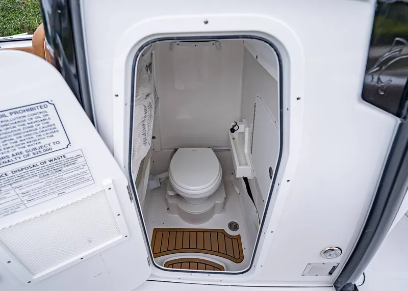 Slide: The Image of Sea Hunt Ultra 255 SE 2026 - 20