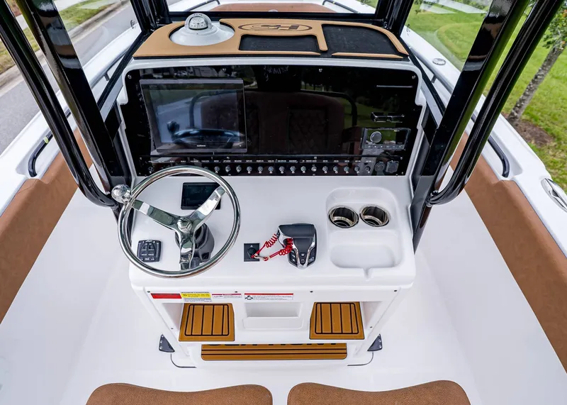 Slide: The Image of Sea Hunt Ultra 255 SE 2026 - 22