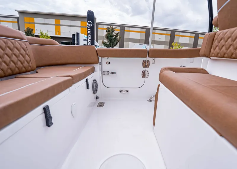 Slide: The Image of Sea Hunt Ultra 255 SE 2026 - 8