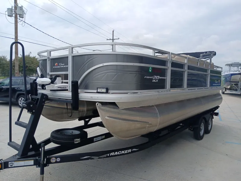 Slide: The Image of Sun Tracker Fishin' Barge 20 DLX 2024 - 10