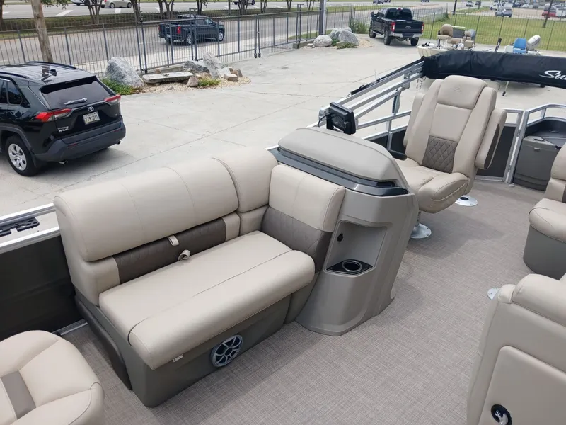 Slide: The Image of Sun Tracker Fishin' Barge 20 DLX 2024 - 13