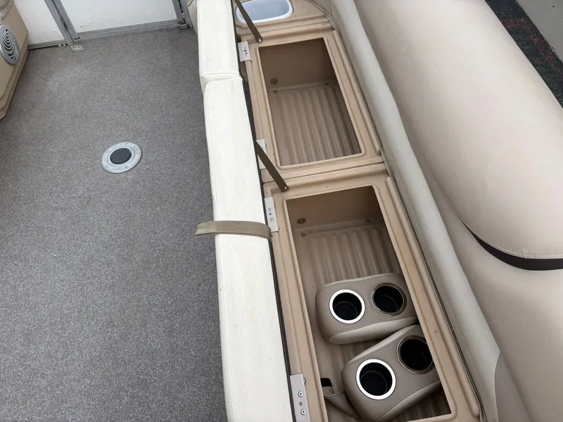 Slide: The Image of Sun Tracker 22 DLX Party Barge 2016 - 10