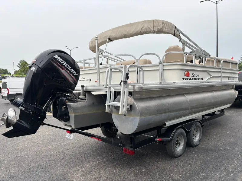 Slide: The Image of Sun Tracker 22 DLX Party Barge 2016 - 12