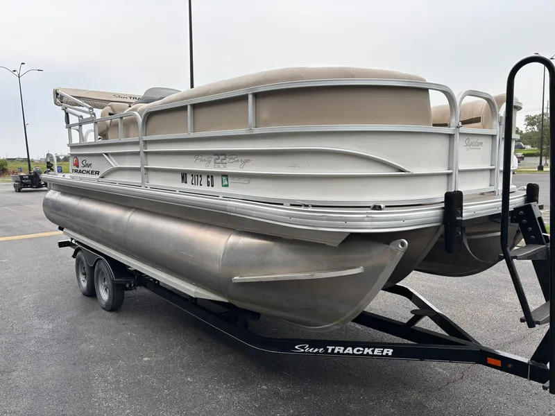Slide: The Image of Sun Tracker 22 DLX Party Barge 2016 - 13