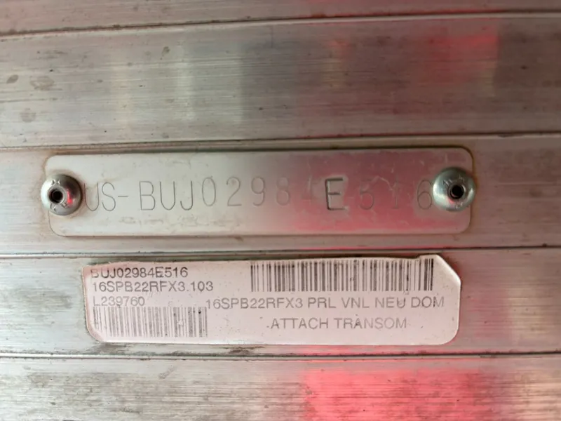 Slide: The Image of Sun Tracker 22 DLX Party Barge 2016 - 14