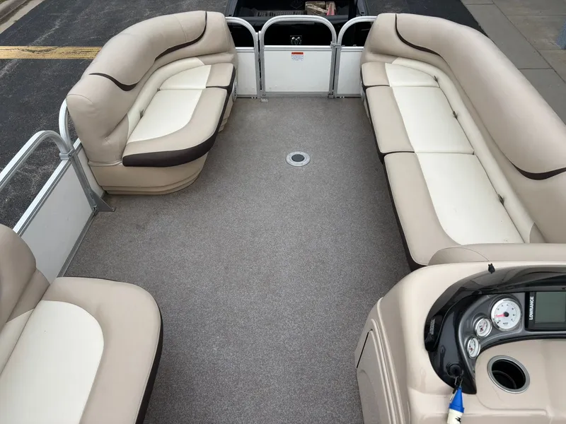 Slide: The Image of Sun Tracker 22 DLX Party Barge 2016 - 15