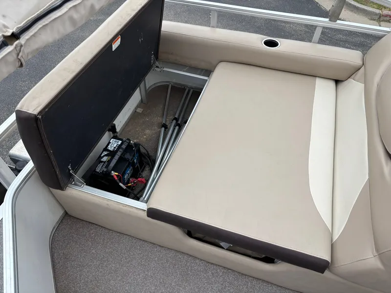 Slide: The Image of Sun Tracker 22 DLX Party Barge 2016 - 17