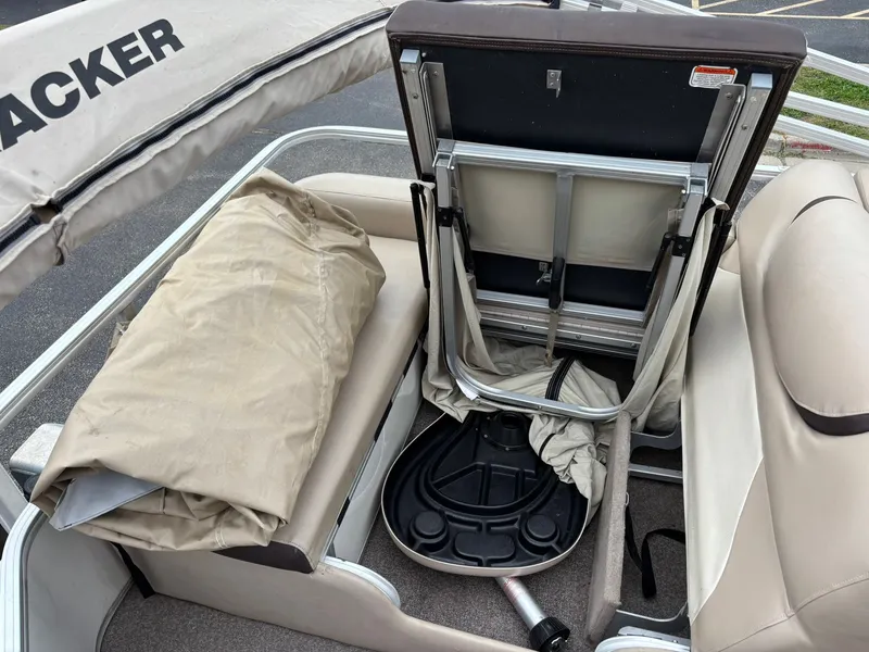 Slide: The Image of Sun Tracker 22 DLX Party Barge 2016 - 18