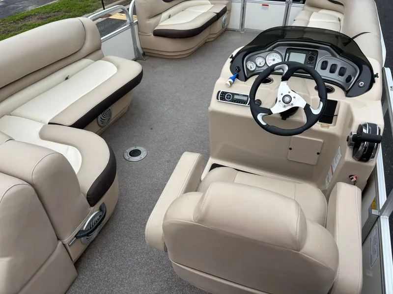 Slide: The Image of Sun Tracker 22 DLX Party Barge 2016 - 20