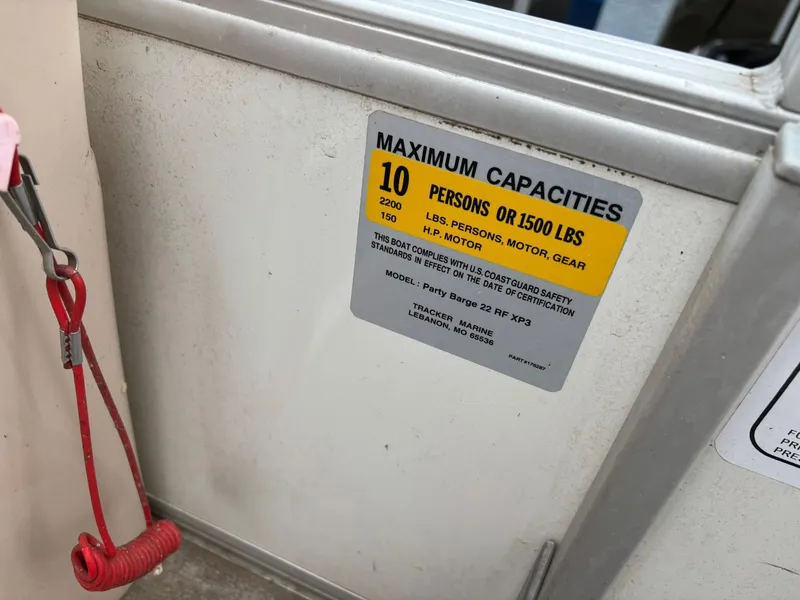 Slide: The Image of Sun Tracker 22 DLX Party Barge 2016 - 21