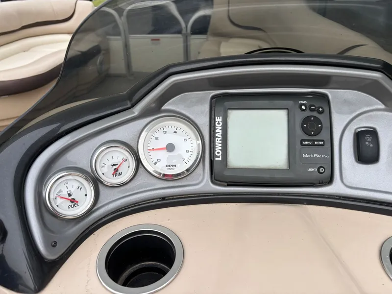 Slide: The Image of Sun Tracker 22 DLX Party Barge 2016 - 23