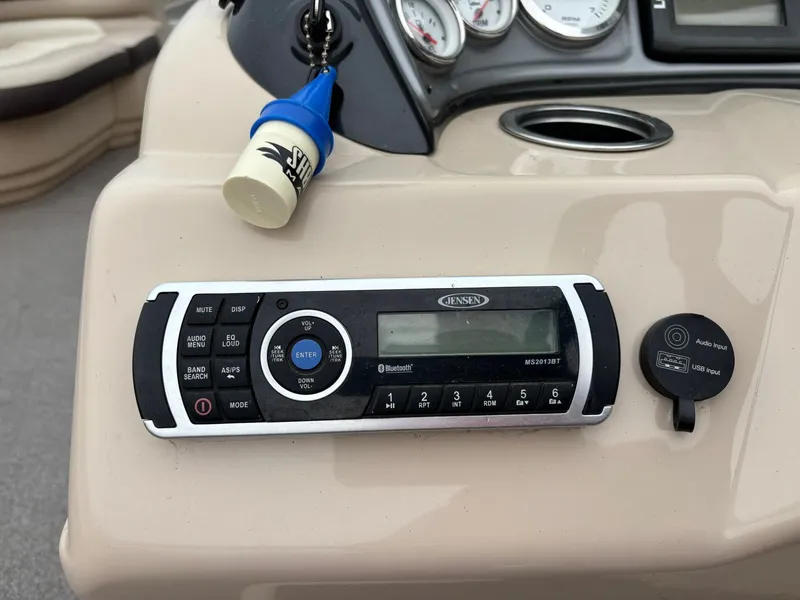 Slide: The Image of Sun Tracker 22 DLX Party Barge 2016 - 24