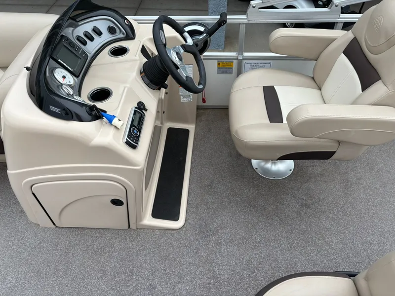 Slide: The Image of Sun Tracker 22 DLX Party Barge 2016 - 26