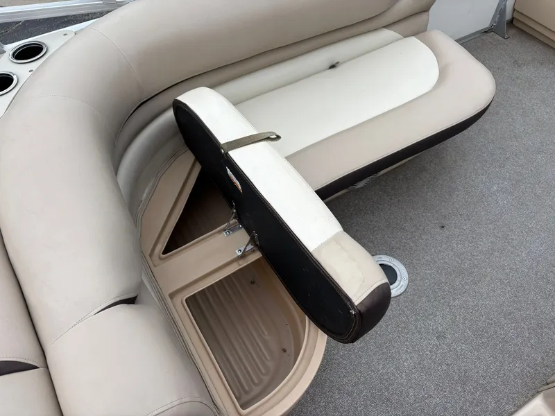 Slide: The Image of Sun Tracker 22 DLX Party Barge 2016 - 27