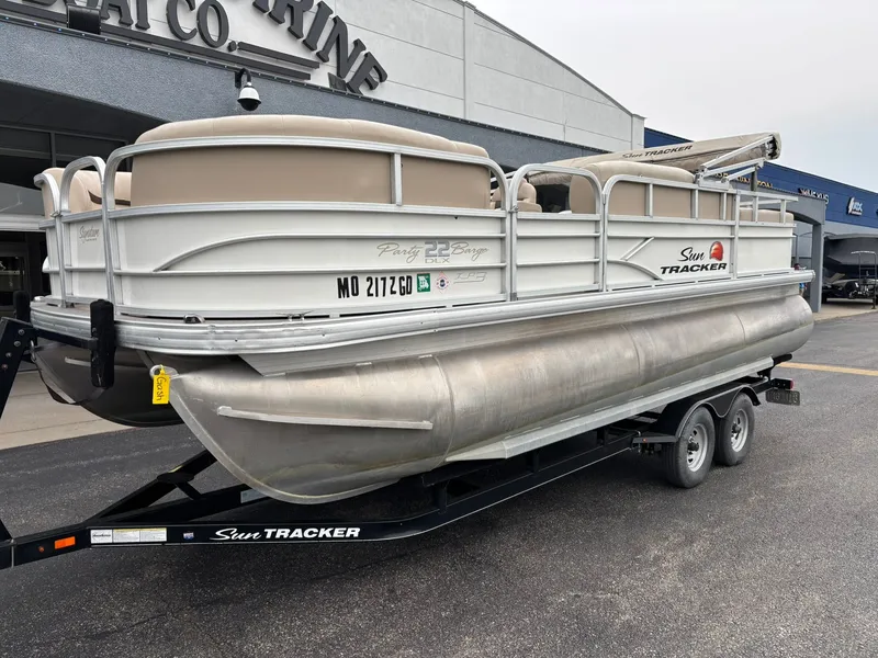 Slide: The Image of Sun Tracker 22 DLX Party Barge 2016 - 3