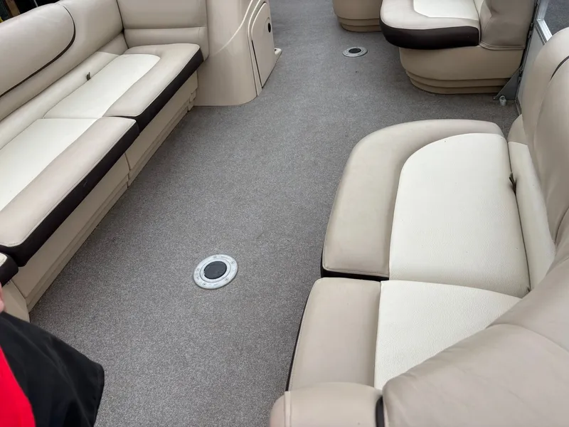 Slide: The Image of Sun Tracker 22 DLX Party Barge 2016 - 31