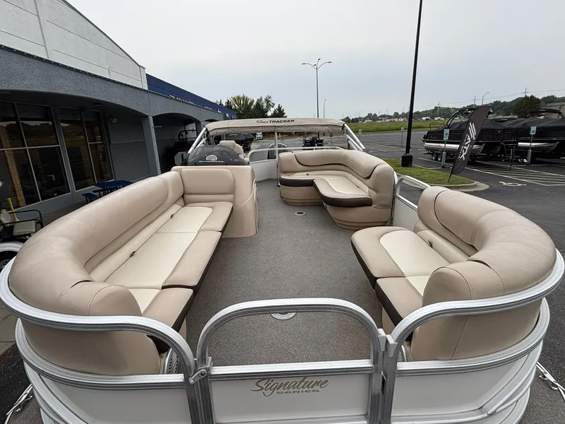 Slide: The Image of Sun Tracker 22 DLX Party Barge 2016 - 7