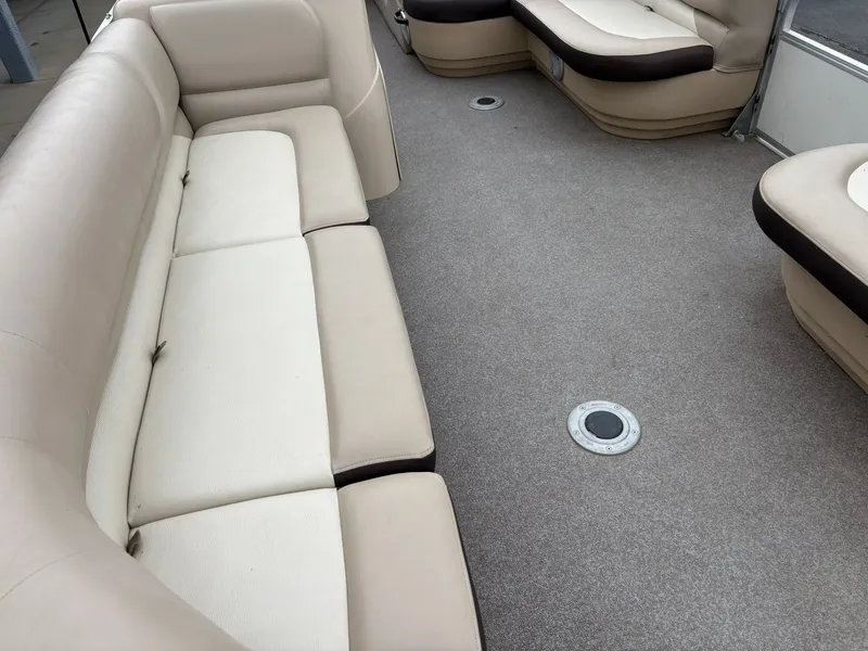 Slide: The Image of Sun Tracker 22 DLX Party Barge 2016 - 8