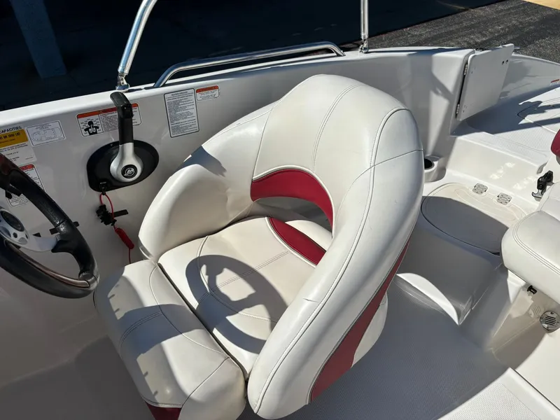 Slide: The Image of Tracker TAHOE 215 2014 - 6