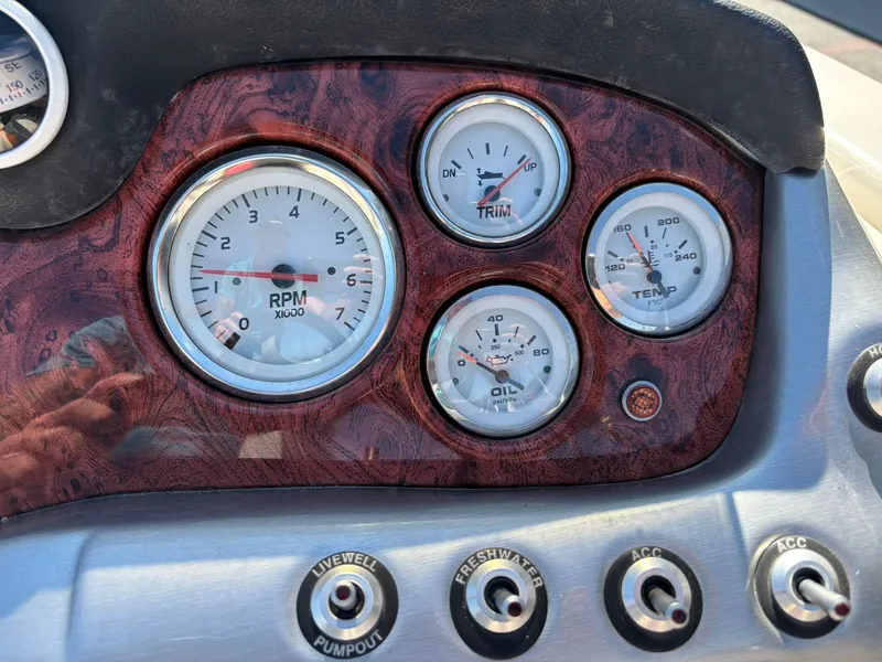 Slide: The Image of Tracker TAHOE 215 2014 - 8