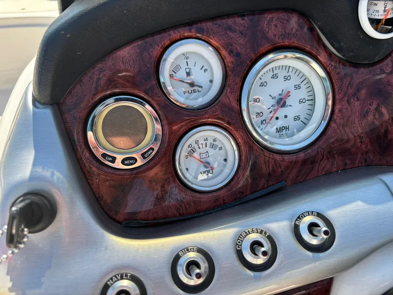 Slide: The Image of Tracker TAHOE 215 2014 - 9