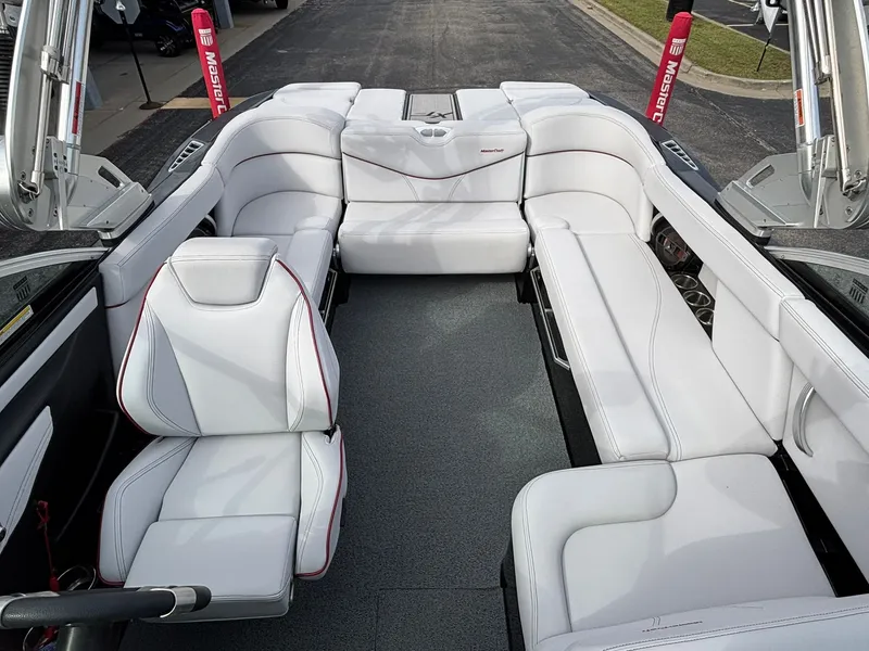 Slide: The Image of MasterCraft XT22 2020 - 12