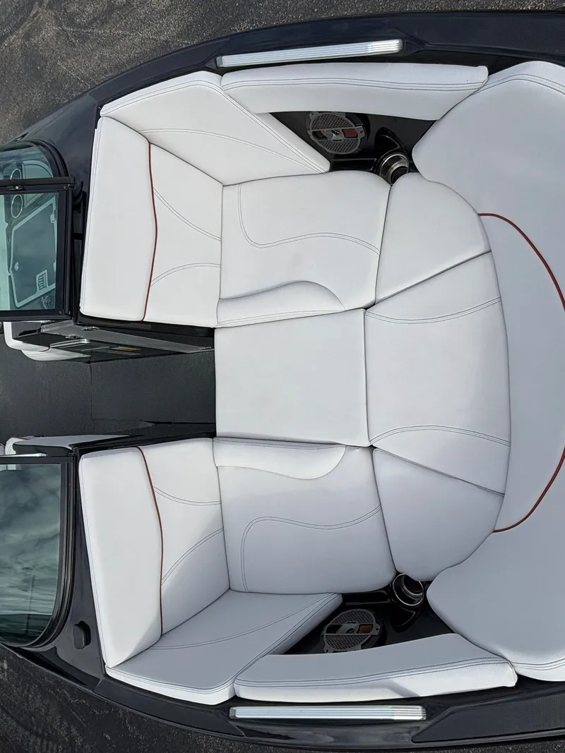 Slide: The Image of MasterCraft XT22 2020 - 13