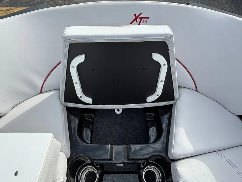 Slide: The Image of MasterCraft XT22 2020 - 14