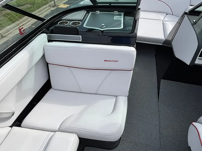 Slide: The Image of MasterCraft XT22 2020 - 19