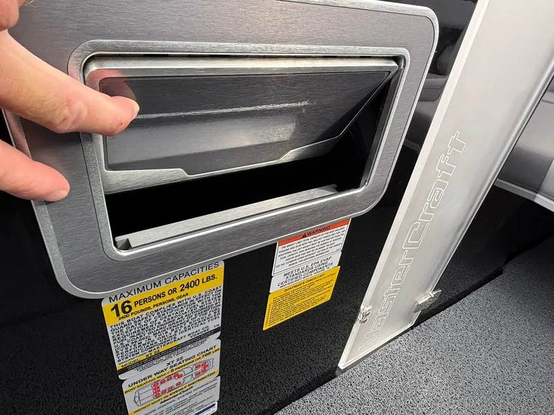 Slide: The Image of MasterCraft XT22 2020 - 25