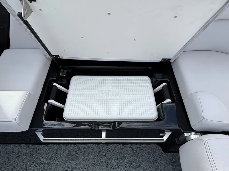 Slide: The Image of MasterCraft XT22 2020 - 26