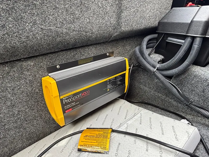 Slide: The Image of MasterCraft XT22 2020 - 27