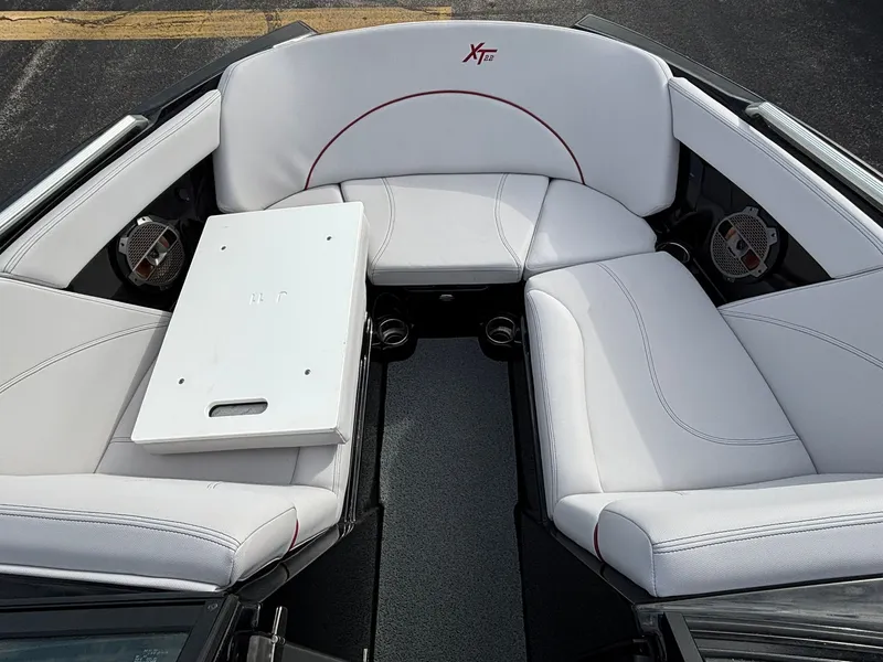 Slide: The Image of MasterCraft XT22 2020 - 3