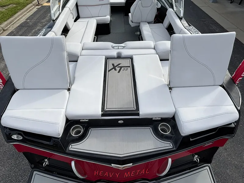 Slide: The Image of MasterCraft XT22 2020 - 32