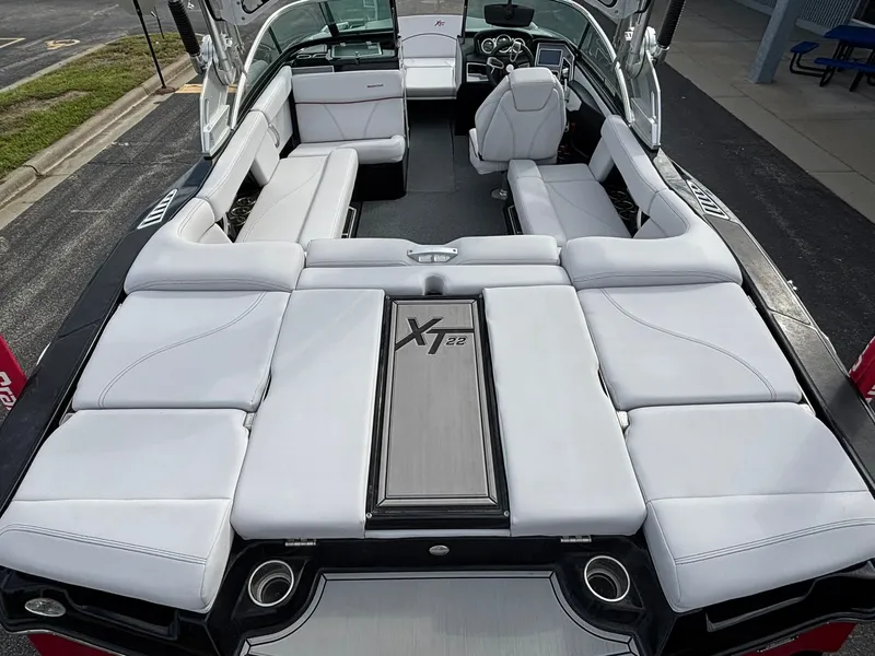 Slide: The Image of MasterCraft XT22 2020 - 33