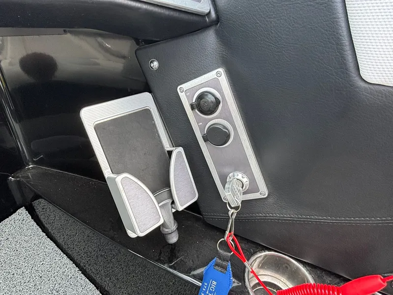 Slide: The Image of MasterCraft XT22 2020 - 4