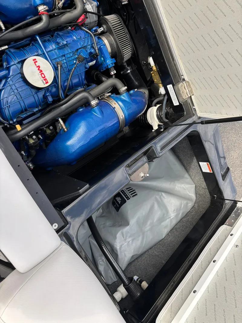 Slide: The Image of MasterCraft XT22 2020 - 8