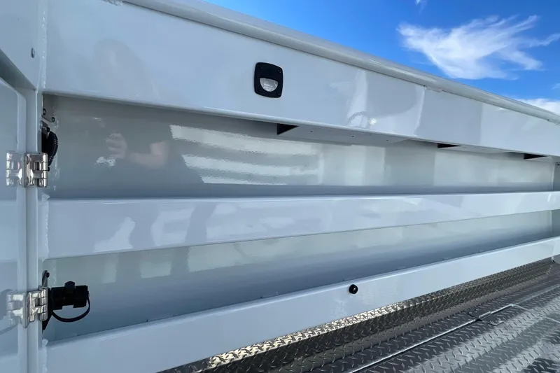 Slide: The Image of 2026 Hewescraft 270 ALASKAN ET HT boat exterior with sleek white finish and metal detailing. - 10