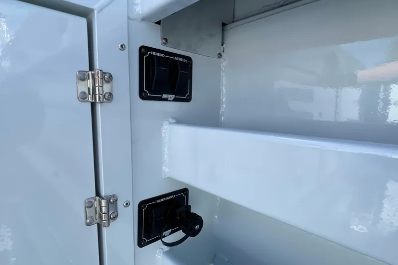 Slide: The Image of Interior view of 2026 Hewescraft 270 Alaskan ET HT boat, showing fishbox and livewell controls. - 11