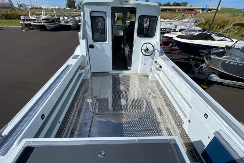 Slide: The Image of 2026 Hewescraft 270 ALASKAN ET HT boat with spacious deck and modern design. - 7