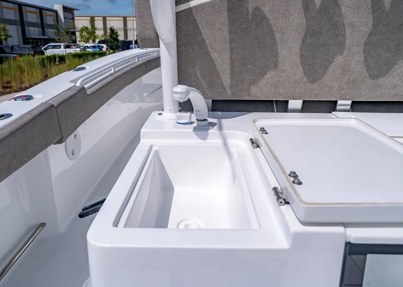 Slide: The Image of Sea Hunt Gamefish 30 Coffin Box 2026 - 15