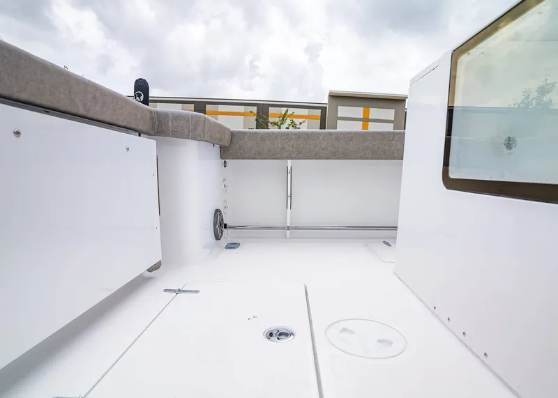 Slide: The Image of Sea Hunt Gamefish 28 Coffin Box 2026 - 12