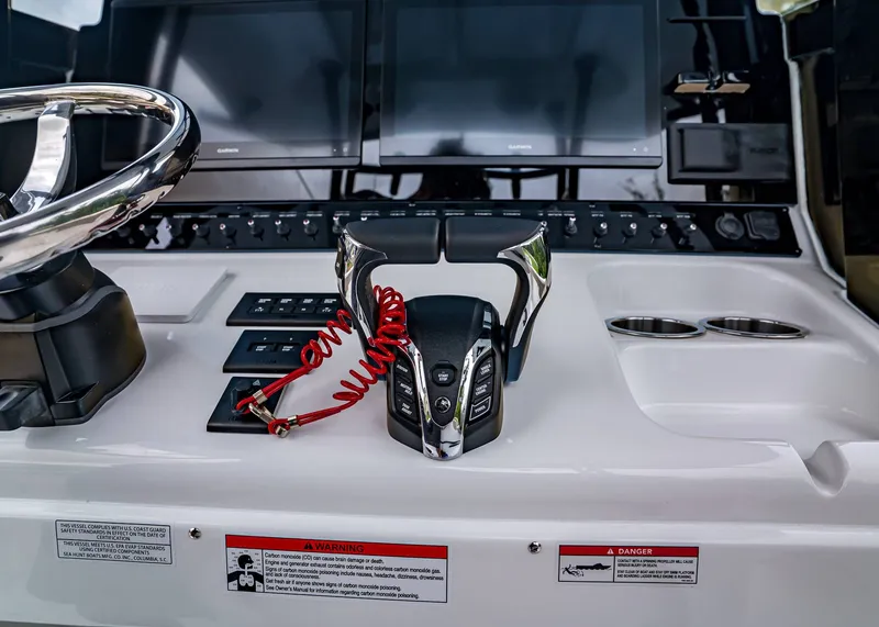 Slide: The Image of Sea Hunt Gamefish 28 Coffin Box 2026 - 20