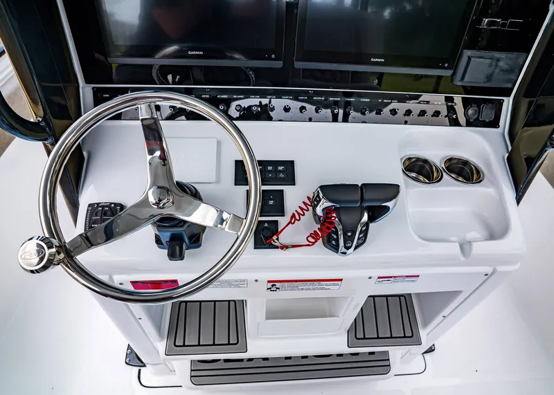 Slide: The Image of Sea Hunt Gamefish 28 Coffin Box 2026 - 21