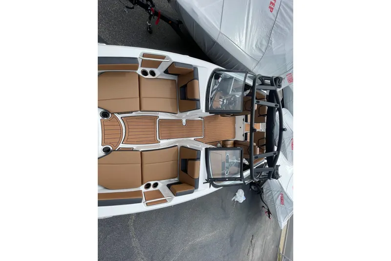Slide: The Image of 2026 Yamaha 222SE boat interior with tan seating and sleek design. - 13